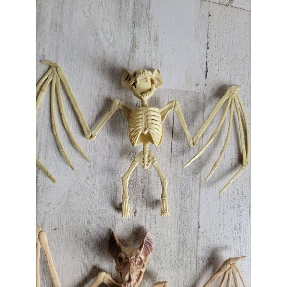 Greenbrier Halloween skeleton hanging bat set pop decor - Picture 5 of 11